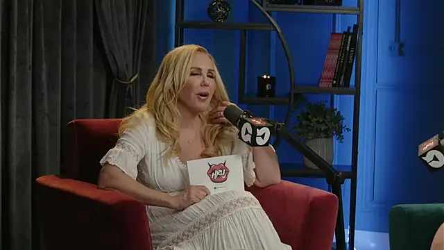 hollyrandall online show from April 16, 2026, 9:39 pm