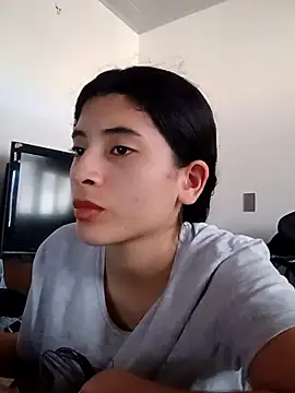 Snapshot of honeyhotgirl19 chatting on February 25, 2026, 7:34 pm honeyhotgirl19 online show from February 25, 2026, 7:34 pm