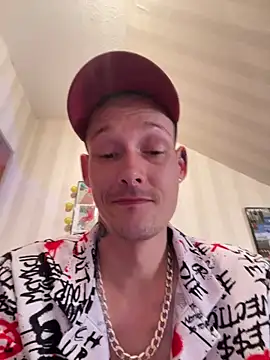 Donaldduck0069 online show from April 22, 2026, 8:54 pm