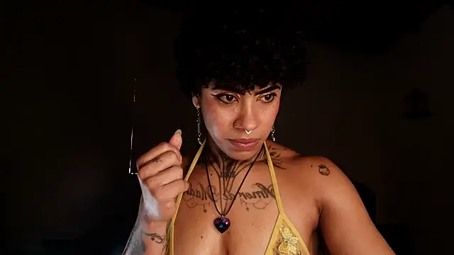 Snapshot of Canela_Osada_ chatting on February 3, 2026, 1:27 pm Canela Osada online show from February 3, 2026, 1:27 pm