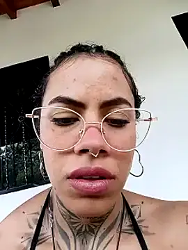 Snapshot of Canela_Osada_ chatting on February 26, 2026, 4:39 pm Canela Osada online show from February 26, 2026, 4:39 pm