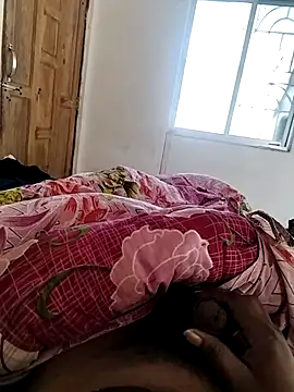 Snapshot of DesiPlayboy09 chatting on February 10, 2026, 4:27 am DesiPlayboy09 online show from February 10, 2026, 4:27 am