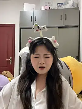 Snapshot of Mloy-01 chatting on February 3, 2026, 2:22 pm Mloy-01 online show from February 3, 2026, 2:22 pm