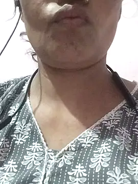 Snapshot of Zaara101 chatting on June 20, 2026, 6:00 pm Zaara101 online show from June 20, 2026, 6:00 pm