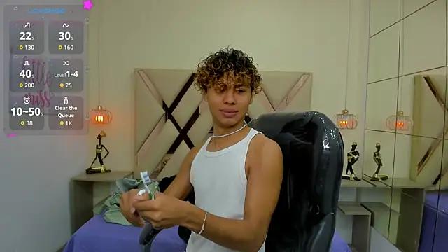 Anyelo Twink online show from June 6, 2026, 3:33 am