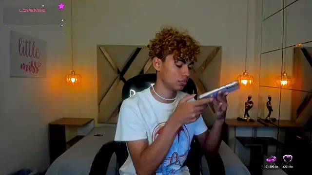 Anyelo Twink online show from July 26, 2026, 4:09 am