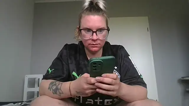 MinchenBienchen98 online show from February 10, 2026, 10:52 am