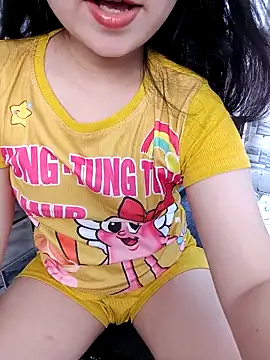 EnzxMoon02 online show from April 6, 2026, 4:57 am