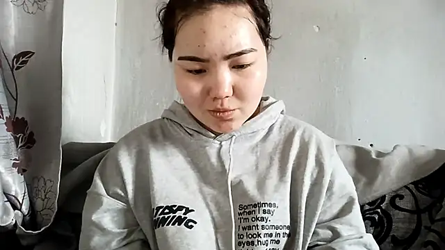 MollyAsian online show from February 4, 2026, 4:07 am