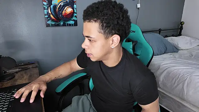 l-laross online show from May 10, 2026, 4:01 pm