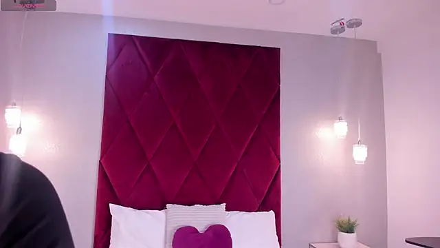 emily clarkk  online show from April 10, 2026, 8:02 pm