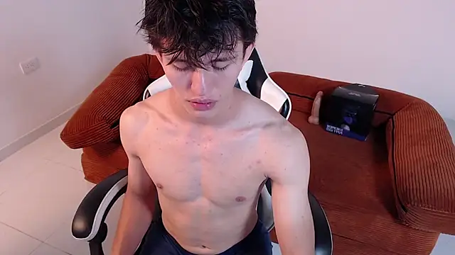 Snapshot of DarrenColleen chatting on February 7, 2026, 2:04 am DarrenColleen online show from February 7, 2026, 2:04 am