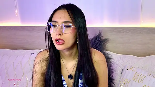 AliceeBloom online show from February 18, 2026, 10:33 am