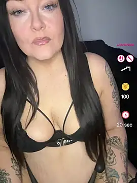 Miss CurvesXXX online show from May 19, 2026, 10:16 pm