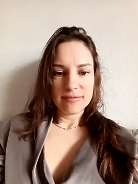 She-Moon online show from April 3, 2026, 6:33 am