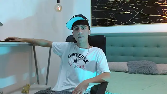 Snapshot of XanderGrey8 chatting on January 15, 2026, 7:06 pm XanderGrey8 online show from January 15, 2026, 7:06 pm