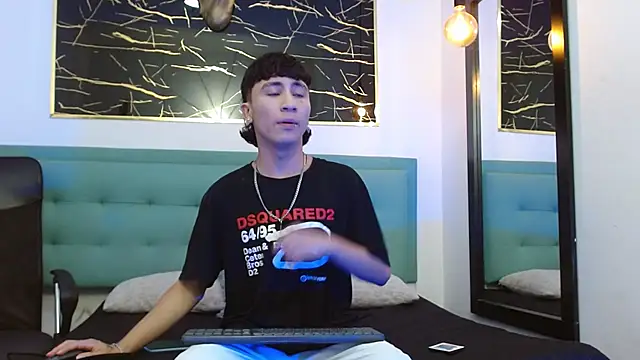 Snapshot of XanderGrey8 chatting on January 16, 2026, 7:29 pm XanderGrey8 online show from January 16, 2026, 7:29 pm