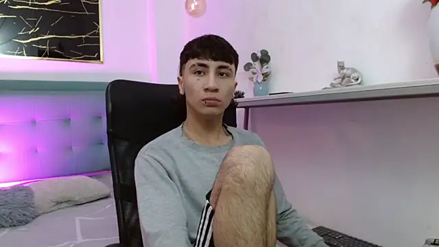 Snapshot of XanderGrey8 chatting on February 10, 2026, 7:29 pm XanderGrey8 online show from February 10, 2026, 7:29 pm