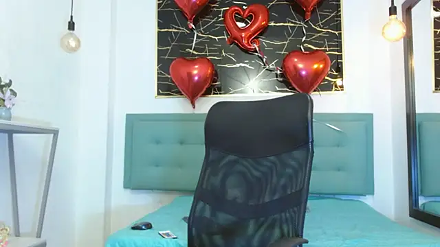 Snapshot of XanderGrey8 chatting on February 21, 2026, 7:48 pm XanderGrey8 online show from February 21, 2026, 7:48 pm