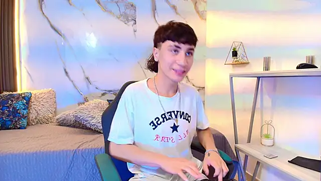 Snapshot of XanderGrey8 chatting on February 24, 2026, 7:45 pm XanderGrey8 online show from February 24, 2026, 7:45 pm