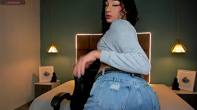 scarletcherry18 online show from April 7, 2026, 3:29 am