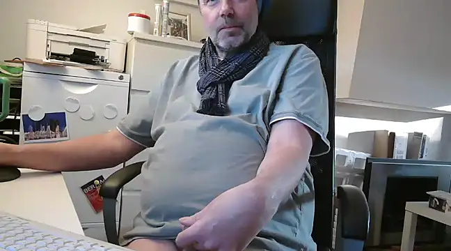 liveoncam2004 online show from March 19, 2025, 4:24 pm