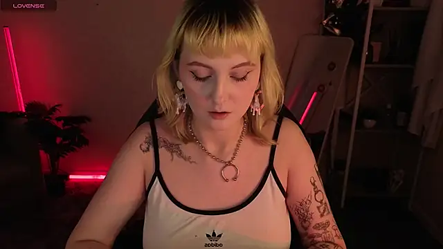 Roziett Belle online show from March 23, 2026, 9:02 am