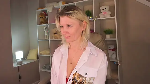 Julie Lucas online show from March 2, 2026, 5:08 am