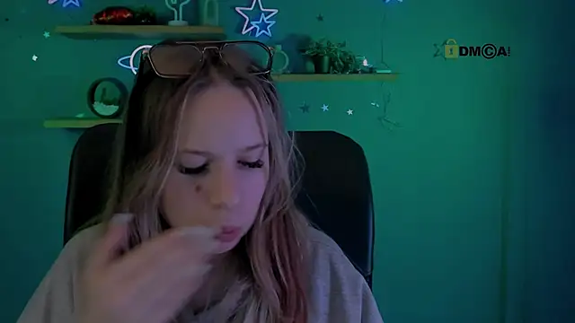 Snapshot of miles_candy chatting on February 25, 2026, 8:29 pm miles candy online show from February 25, 2026, 8:29 pm