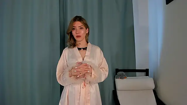 EmmaStoneWants online show from January 17, 2026, 7:35 am