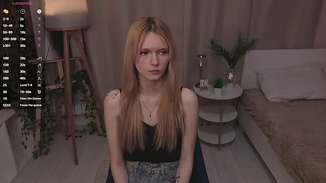 Snapshot of JuanaSumma chatting on April 15, 2026, 6:20 am JuanaSumma online show from April 15, 2026, 6:20 am