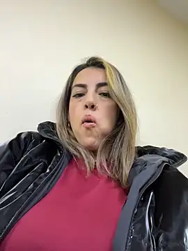 Snapshot of Paulinaa_bella chatting on March 3, 2026, 1:12 am Paulinaa bella online show from March 3, 2026, 1:12 am