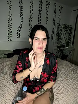 Snapshot of julieeeeee75 chatting on January 13, 2026, 12:16 am julieeeeee75 online show from January 13, 2026, 12:16 am