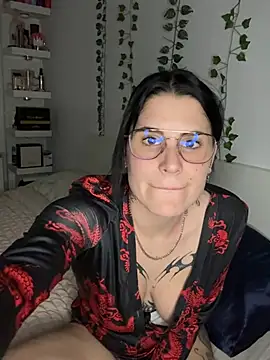 Snapshot of julieeeeee75 chatting on January 13, 2026, 10:37 pm julieeeeee75 online show from January 13, 2026, 10:37 pm