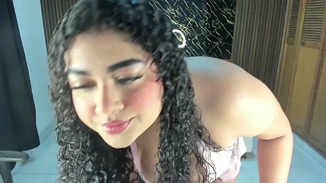 Karla18  online show from May 25, 2026, 3:29 pm
