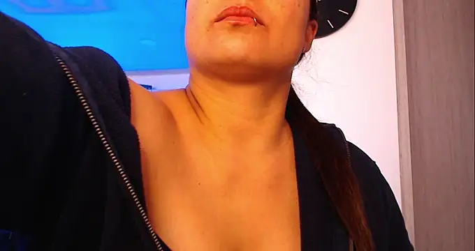 Snapshot of Pretty__Milf chatting on February 16, 2026, 2:24 pm Pretty Milf online show from February 16, 2026, 2:24 pm