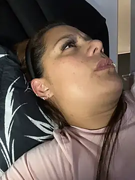 Snapshot of Pretty__Milf chatting on March 1, 2026, 9:28 pm Pretty Milf online show from March 1, 2026, 9:28 pm