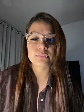 Snapshot of Pretty__Milf chatting on June 14, 2026, 11:18 pm Pretty Milf online show from June 14, 2026, 11:18 pm