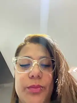 Snapshot of Pretty__Milf chatting on June 21, 2026, 4:53 pm Pretty Milf online show from June 21, 2026, 4:53 pm
