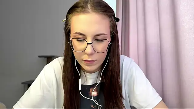 Snapshot of JanelleCourville chatting on February 22, 2026, 11:20 am JanelleCourville online show from February 22, 2026, 11:20 am