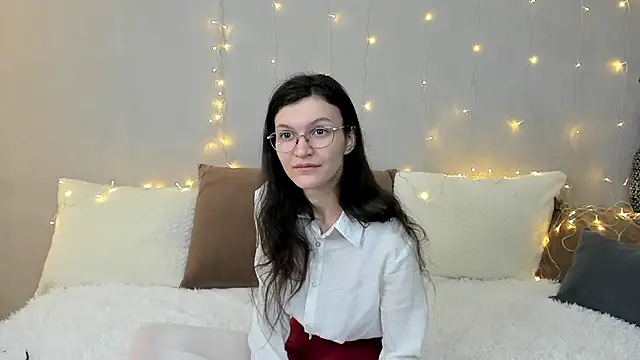 ThoraMarola online show from February 6, 2026, 5:01 am