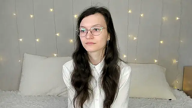 ThoraMarola online show from February 20, 2026, 4:42 am