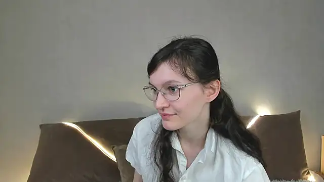 ThoraMarola online show from March 16, 2026, 5:13 am