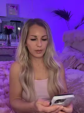 Snapshot of JulieSol chatting on February 13, 2026, 8:32 am JulieSol online show from February 13, 2026, 8:32 am