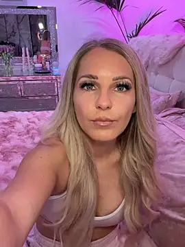 Snapshot of JulieSol chatting on February 28, 2026, 8:15 am JulieSol online show from February 28, 2026, 8:15 am