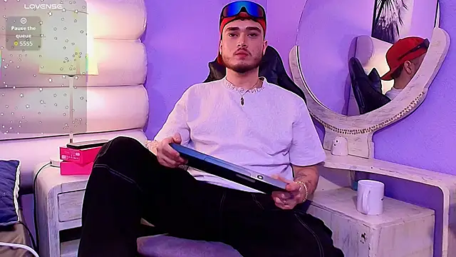 Snapshot of Salvattore_Muller chatting on February 12, 2026, 8:37 pm Salvattore Muller online show from February 12, 2026, 8:37 pm