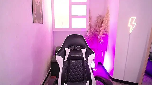 melodyy as online show from February 24, 2026, 12:58 pm