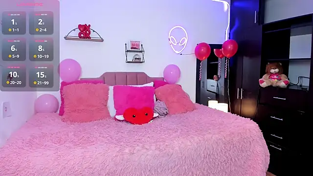 Nina curves online show from February 12, 2026, 7:20 pm