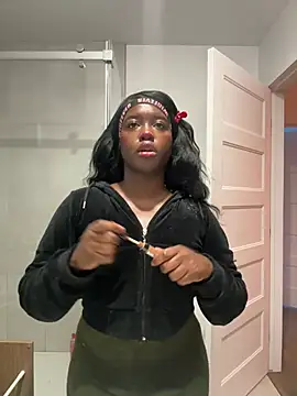 icelyne 2001 online show from February 17, 2026, 9:10 pm