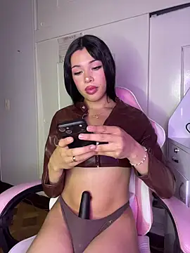Snapshot of DollCamila chatting on April 20, 2026, 2:31 pm DollCamila online show from April 20, 2026, 2:31 pm